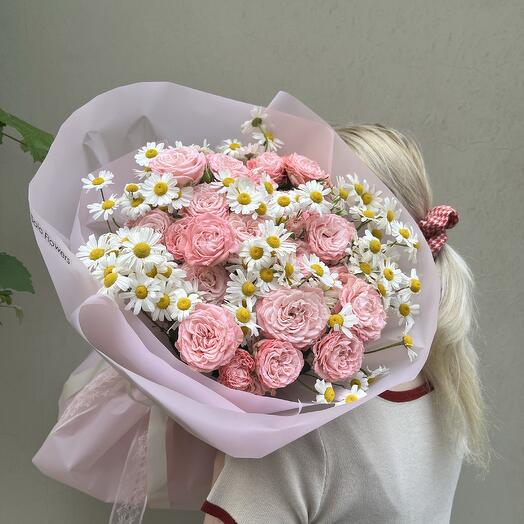 Daises with spray roses