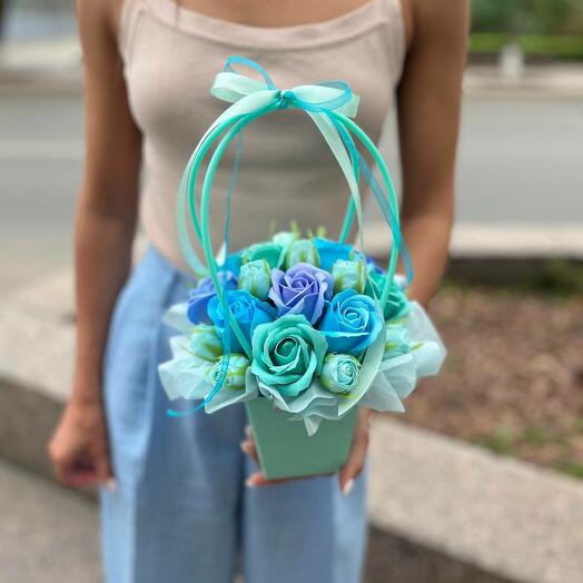 Букет из мыла в корзине