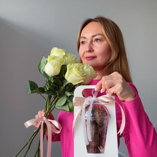 Сет розы и клубника в шоколаде