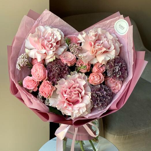 Букет «Розовая матча» с французскими и кустовыми розами🌸