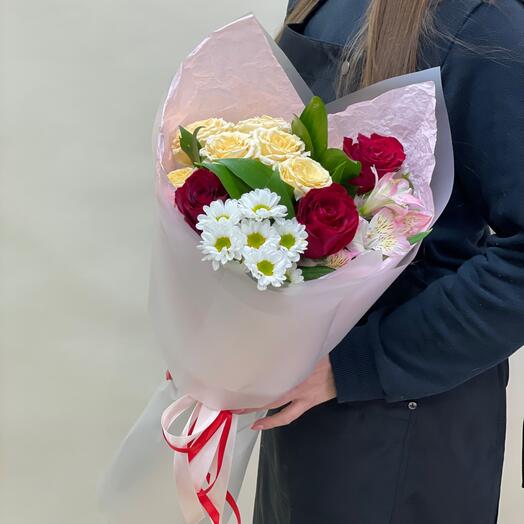 Букет комплимент с красными розами