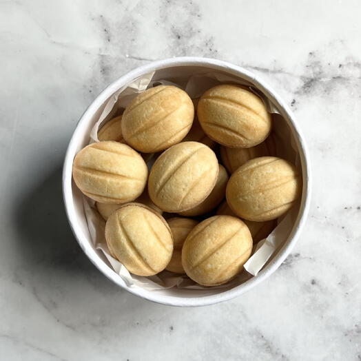 Орешки с варёной сгущёнкой