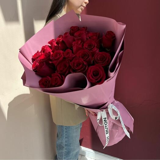 Букет "25 красных метровых роз"