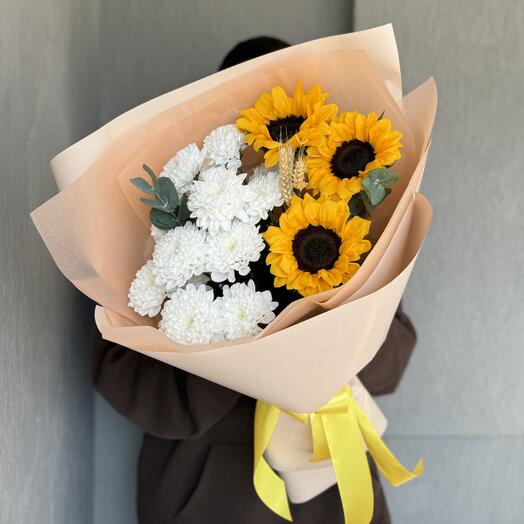 Роскошные подсолнухи с белой хризантемой. Летний букет🌻