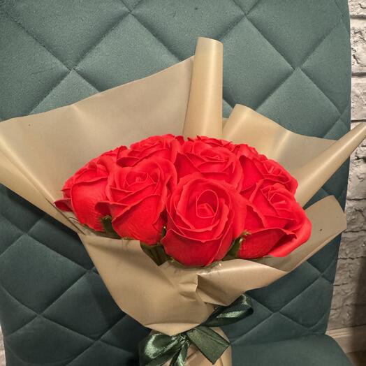 Букет из 11 красных мыльных роз