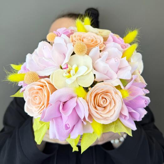 Яркая композиция из мыла