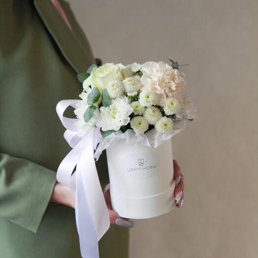 Нежная композиция в шляпной коробке