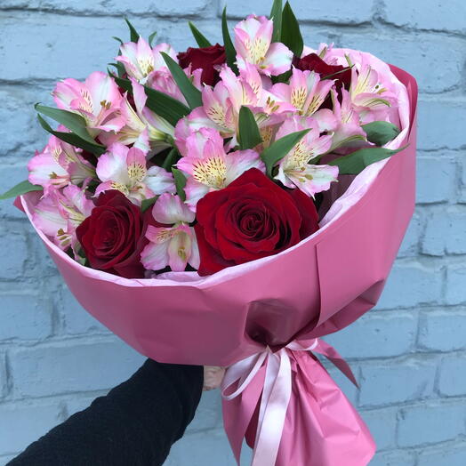 Букет «Маркиза» с розой и альстромерией