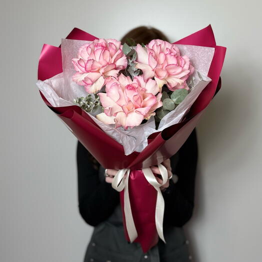 Букет из роз с эвкалиптом 🌺