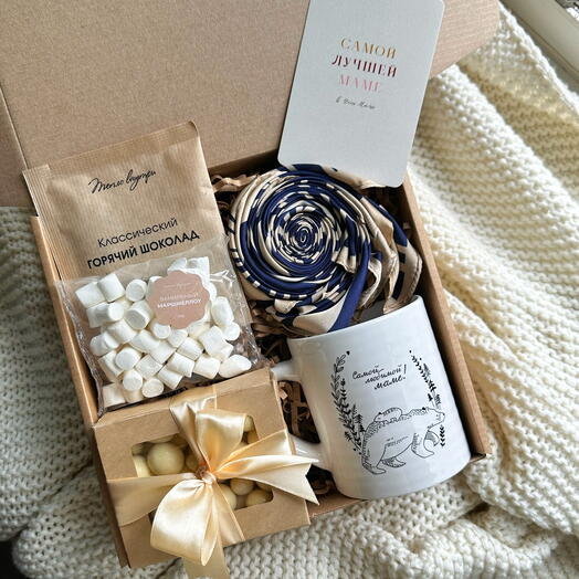 Подарочный набор на день матери с платочком, кружкой и орешками
