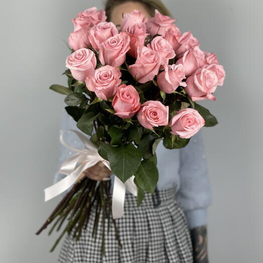 Букет из 21 премиальной розовой розы 60см (56)