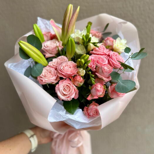 Букет «Нежный с лилией и фрезией»