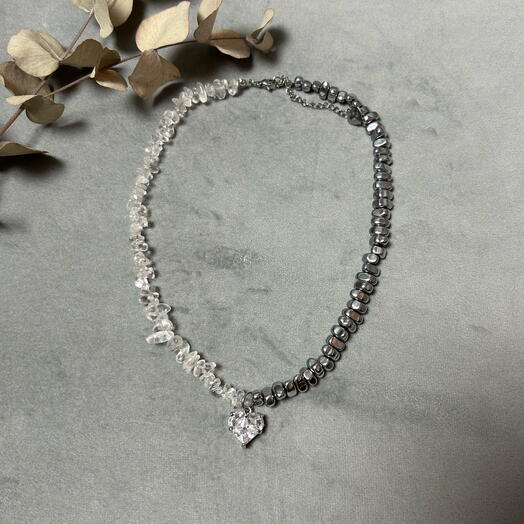 Ожерелье из горного хрусталя и гематита