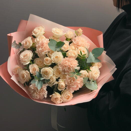 Букет  кустовая роза и диантус.🌸