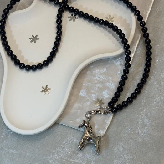 Бусы из жемчуга Майорка с подвеской-лошадкой