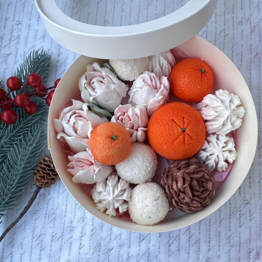 Зефир на новый год в коробке, мандарины из зефира, шишка, снежинка, снежок, новогодний подарок