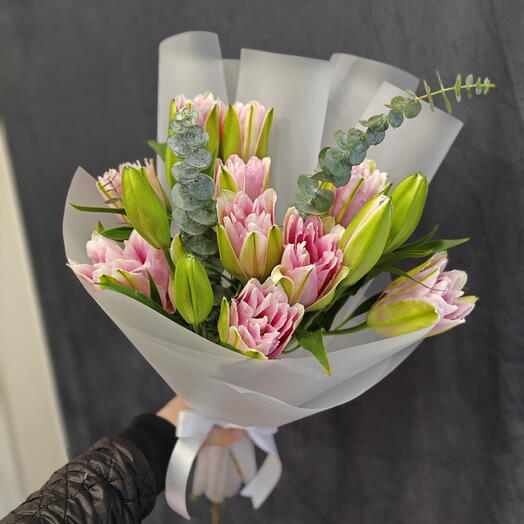 Букет из махровой Лилии,, Пионовидная