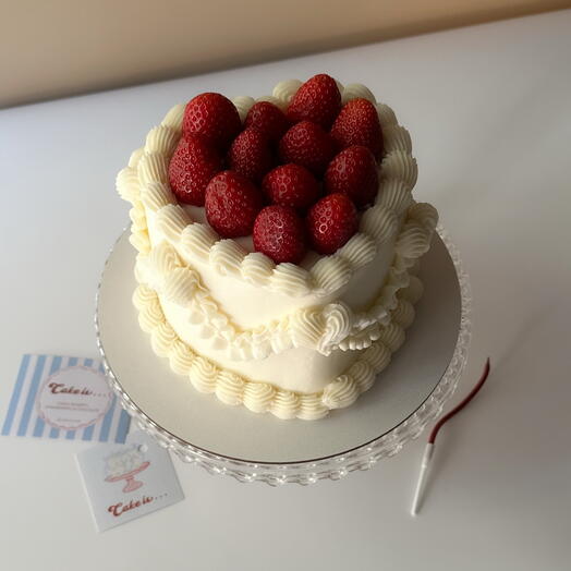 Cake Lambeth 1 kg with strawberries