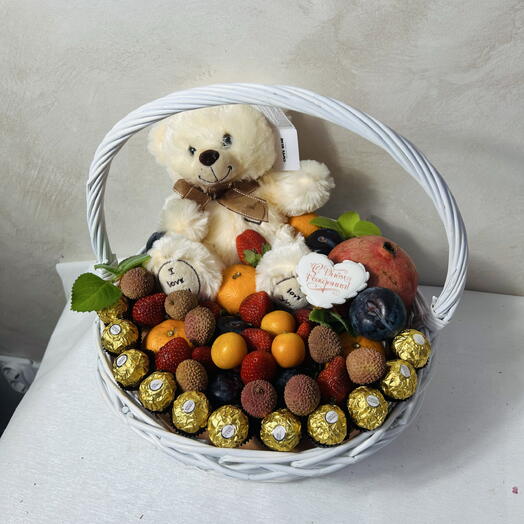 Корзина с мишкой ,Ферреро и фруктами