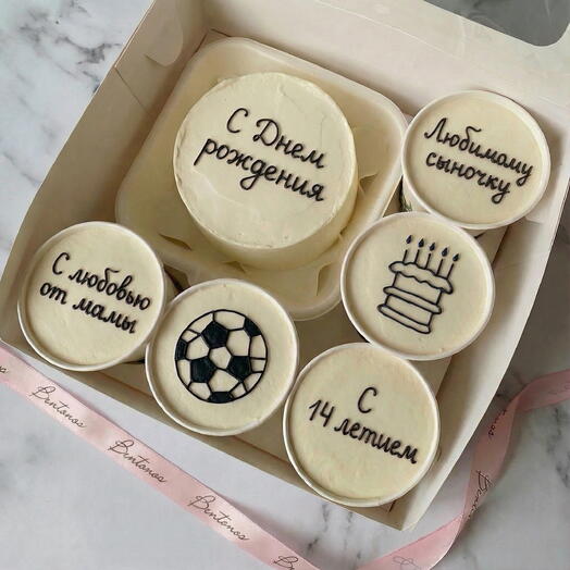 Комбо набор бенто+5cake to go на день рождения футбол