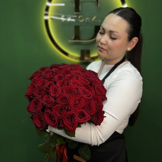 Букет из 51 красных роз сорт Ред Наоми