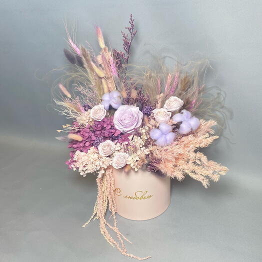 Нежная композиция из сухоцветов и стабилизированный роз и хлопка