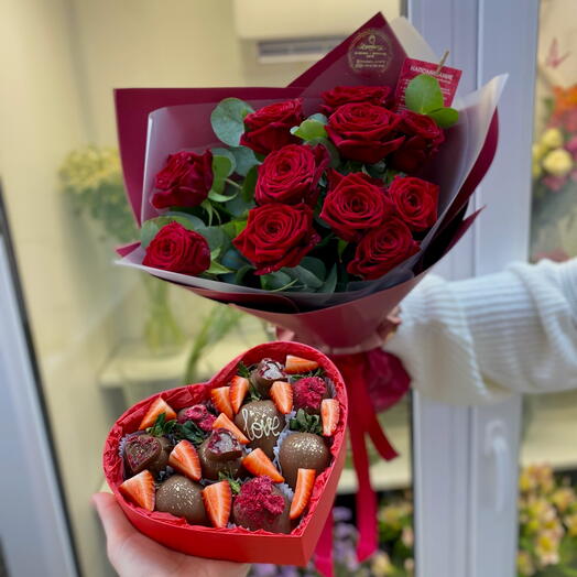 Сет цветы + клубника Love