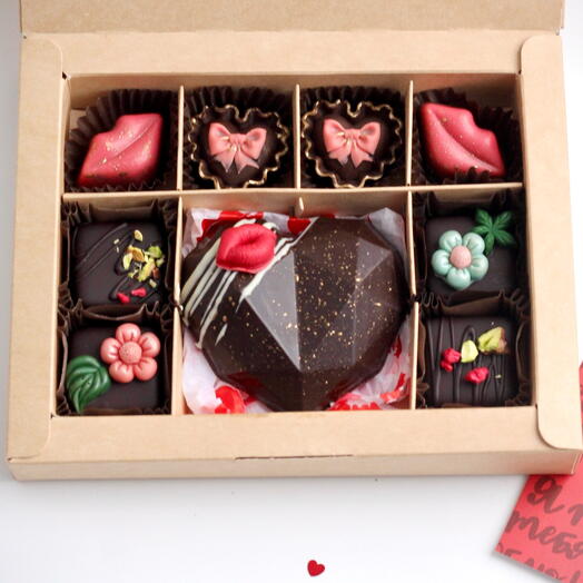 Набор шоколадных конфет ко дню влюбленных