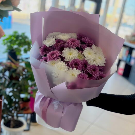 Букет из бело-фиолетовой хризантемы 💜