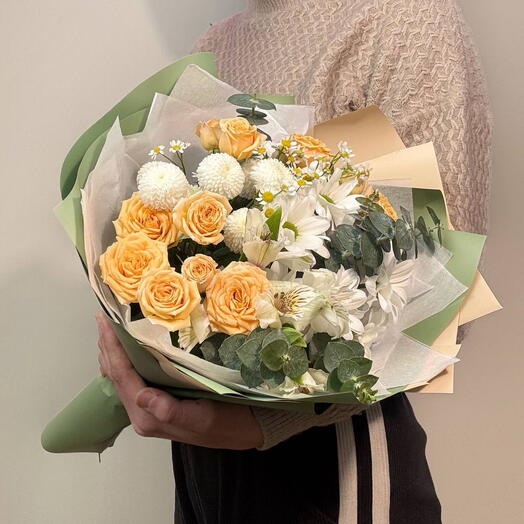 Чудесатый букет 🌸 из альстромерии хризантемы кустовой розы кустовой и ромашки