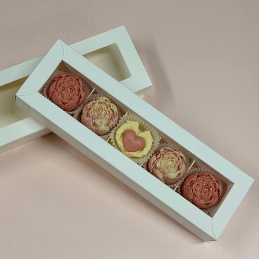 Набор конфет "Нежные пионы" ко Дню Святого Валентина