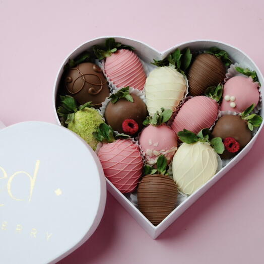 Клубника в шоколаде сердце S