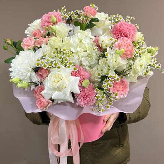 Гортензия с розами, диантусами 🌸