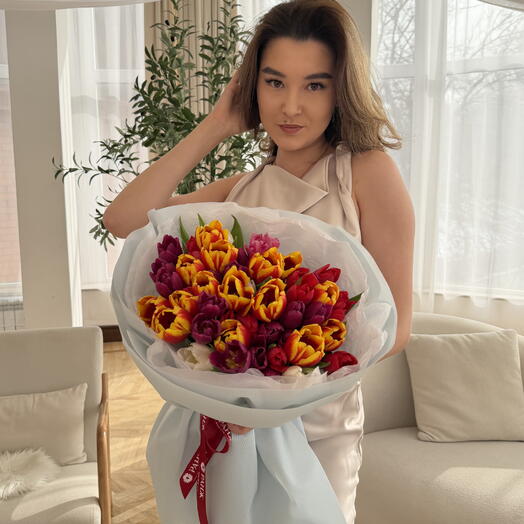 Букет из 41 микс тюльпана