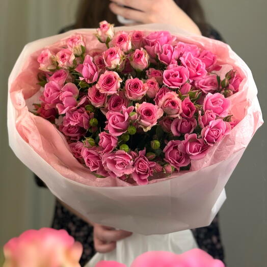 Букет из 9 розовых кустовых роз