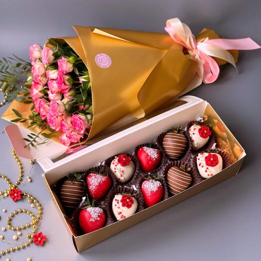 Набор клубники 12 ягод в бельгийском шоколаде и букет роз Цветы