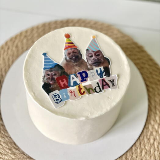 Торт с изображением трёх обезьянок и надписью happy birthday