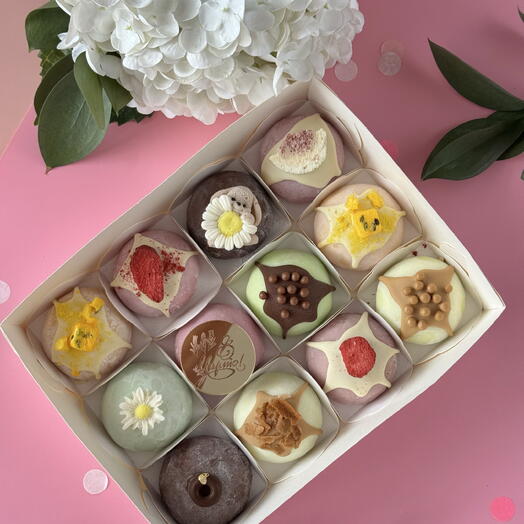 Набор пирожных Моти «8 марта» 12 шт