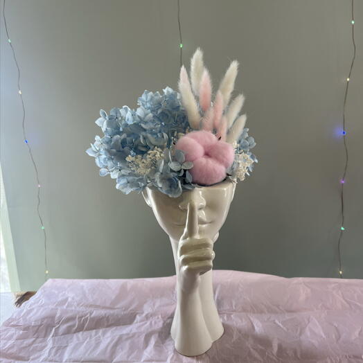 Кашпо с сухоцветами и стабилизированными цветами