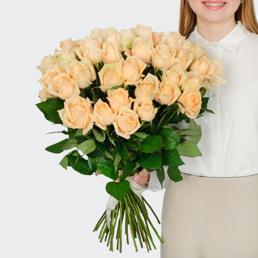 Букет из 35  кремовых роз