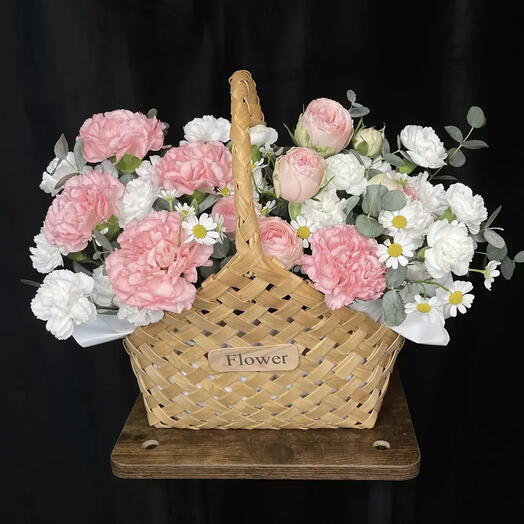 Уже в наличии! Нежная корзина с гвоздиками и кустовой розой