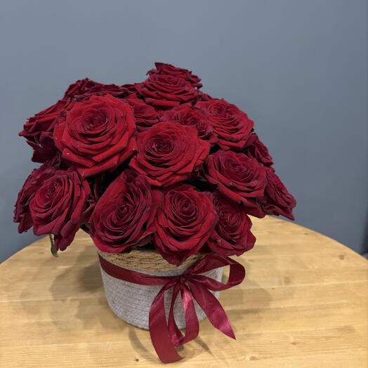 Корзинка с 25 розами