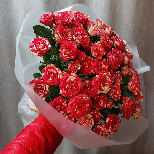Букет из 9 кустовых роз