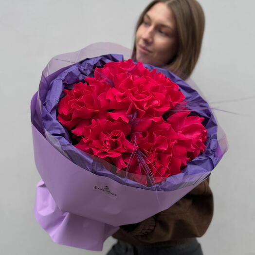 Монобукет из французский роз с ковылем «Мама Люба»