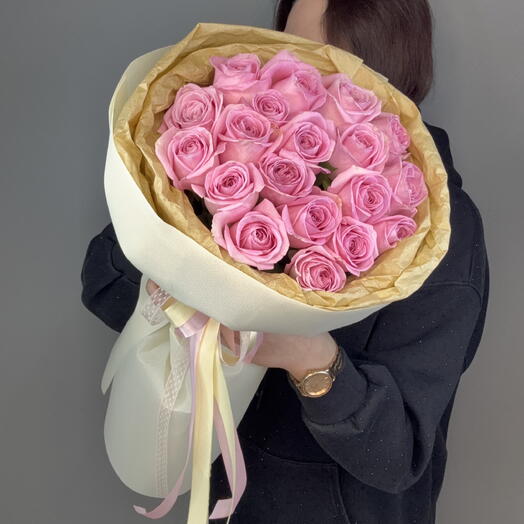Розовые розы 19 штук