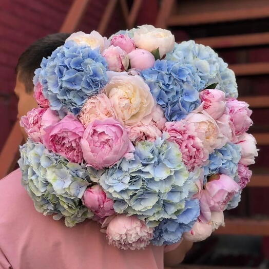 Люби меня люби🦋🎀авторский букет с гортензиями и пионами