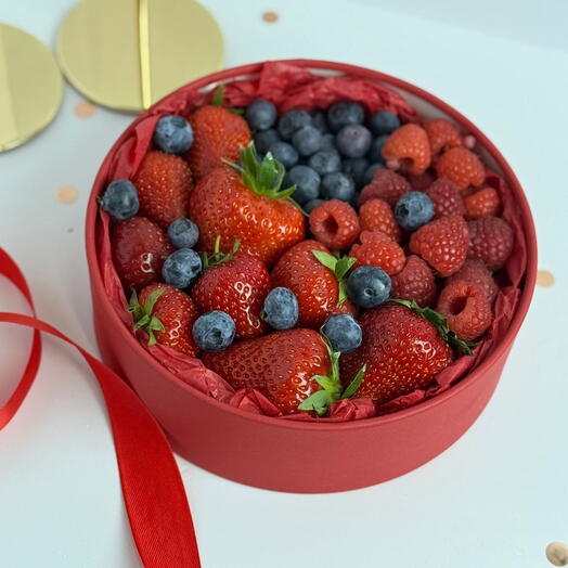 Подарочный набор свежих ягод «Вкус лета»