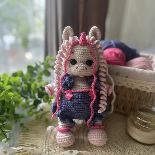 Вязаная игрушка единорог