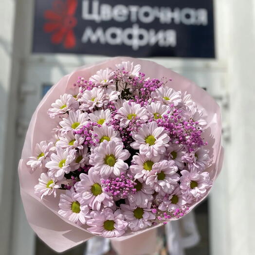 Букет "Облачко розовых хризантем и гипсофилы"