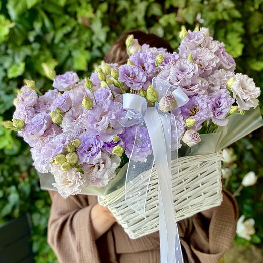 Корзина кружевной лавандовой эустомы💜